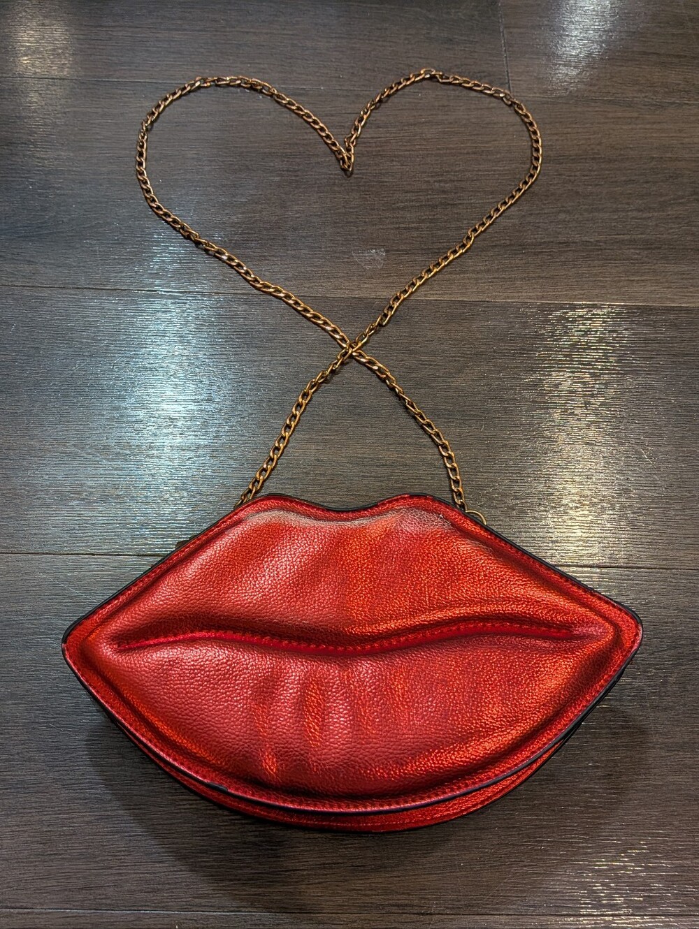 Red lips purse